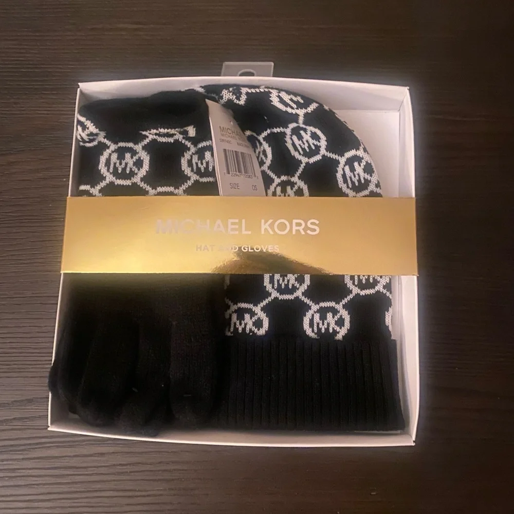 NEW AUTHENTIC Michael Kors hat and glove gift set.